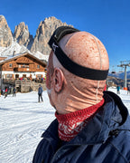 Passamontagna Nonno Tonino visto di lato: la stampa continua sulla testa pelata e sul collo