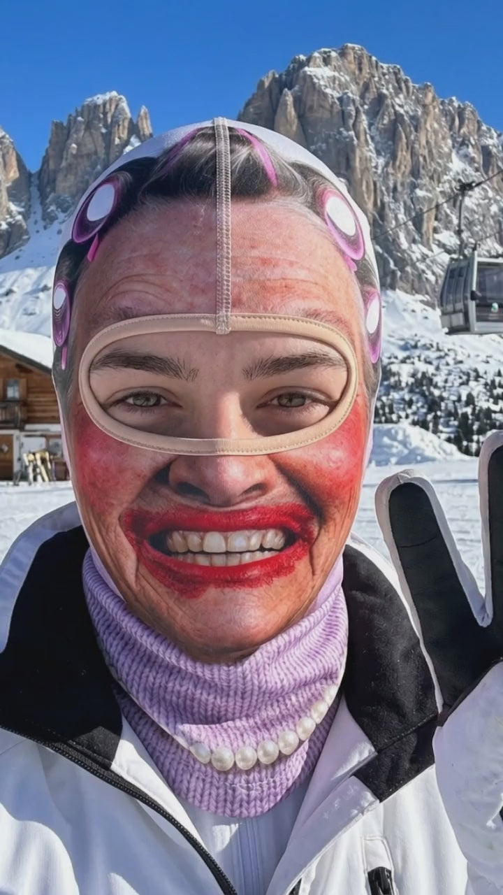 Video: Nonna Pina in pista gira la testa e saluta