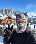 Passamontagna Il Soriano, gatto grigio tigrato con orecchie 3D, indossato al rifugio